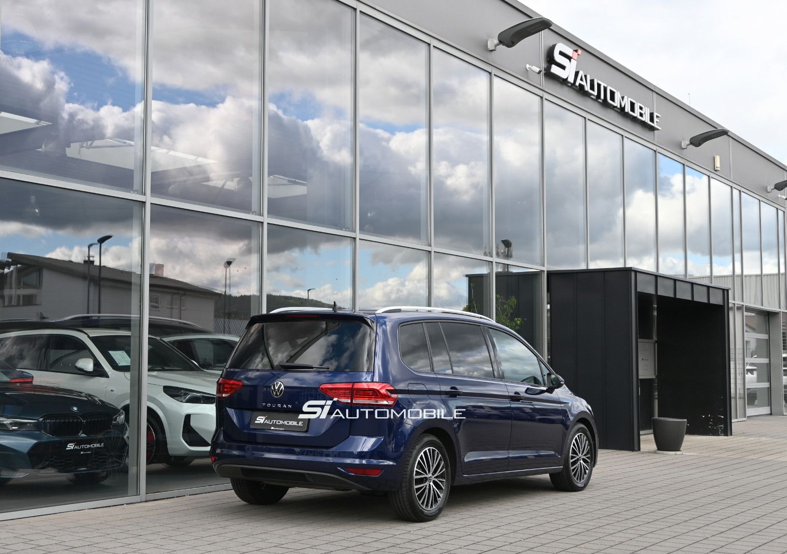 Fahrzeugabbildung Volkswagen Touran 1.5 TSI DSG °ACC°AHK°DYNAUD.°ERGO°STANDHZ