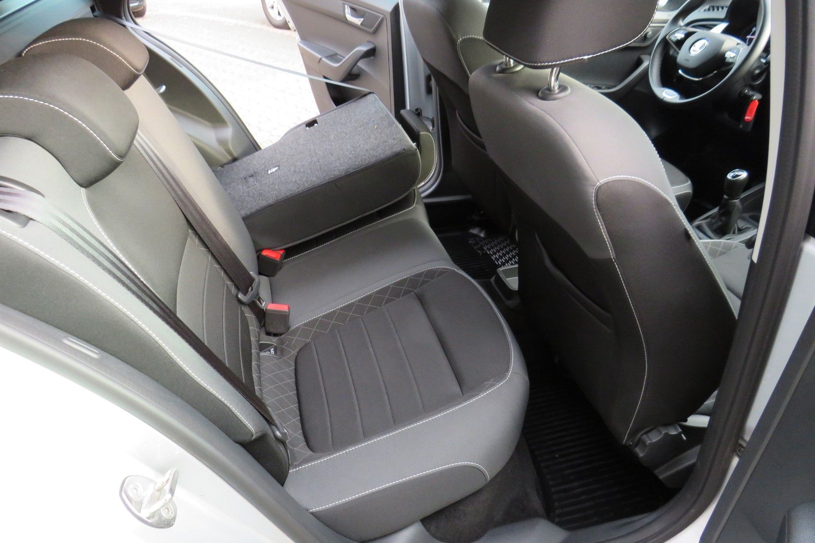 Fahrzeugabbildung SKODA Fabia Combi Ambition APP-CONNECT GRA PDC SITZH.1