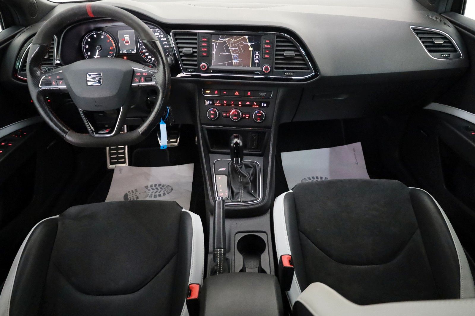 Fahrzeugabbildung SEAT Leon Cupra 265 T.Leder,Navi,LED,Kamera,Apple Car