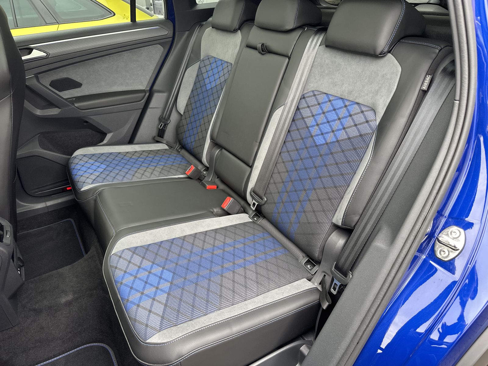 Fahrzeugabbildung Volkswagen Tiguan R 4M NAV+MATRIX+PANO+AHK+ACC+KAMERA+21ZO