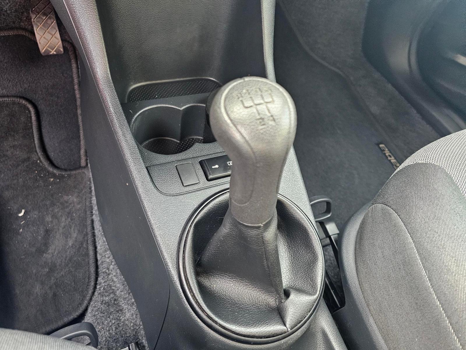 Skoda Fabia 2012 — photo 18