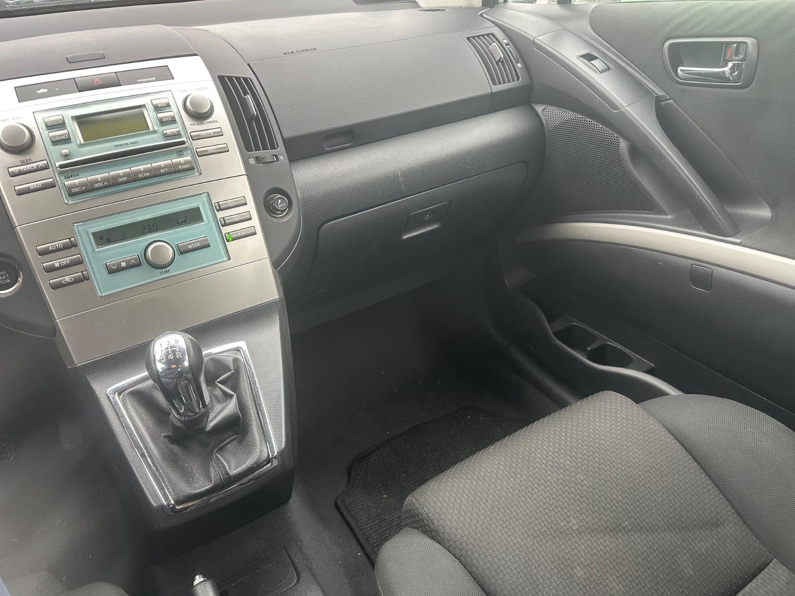 Toyota Corolla Verso 2005 — photo 13