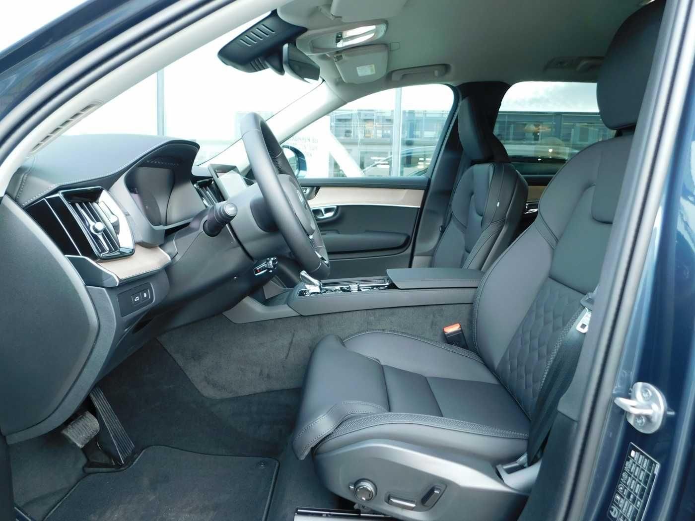 Fahrzeugabbildung Volvo XC90 T8 AWD Plug-in Hybrid Plus Bright