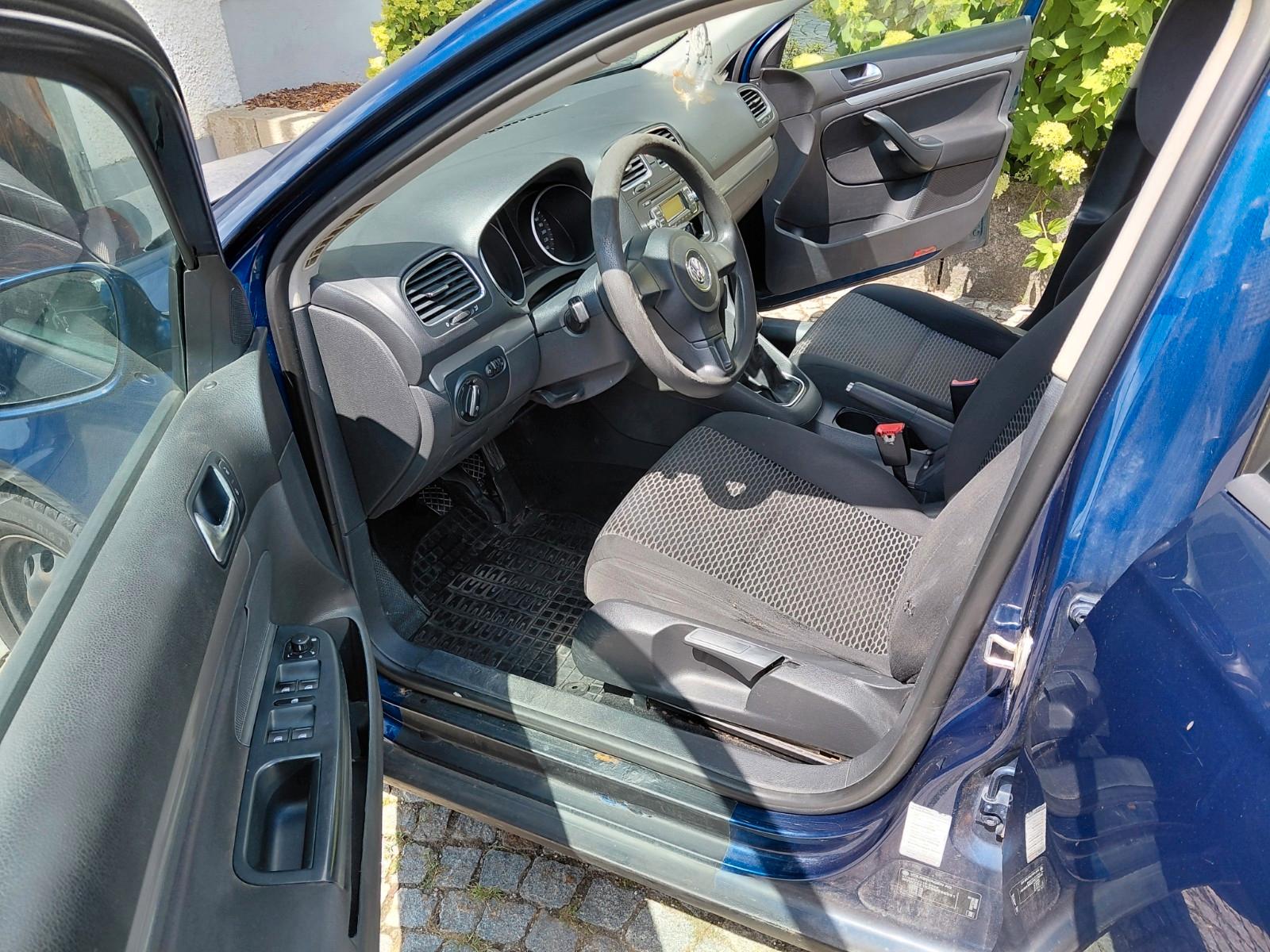 Volkswagen Golf 2011 — engine 1.598 cm³, 105 HP (77kW)