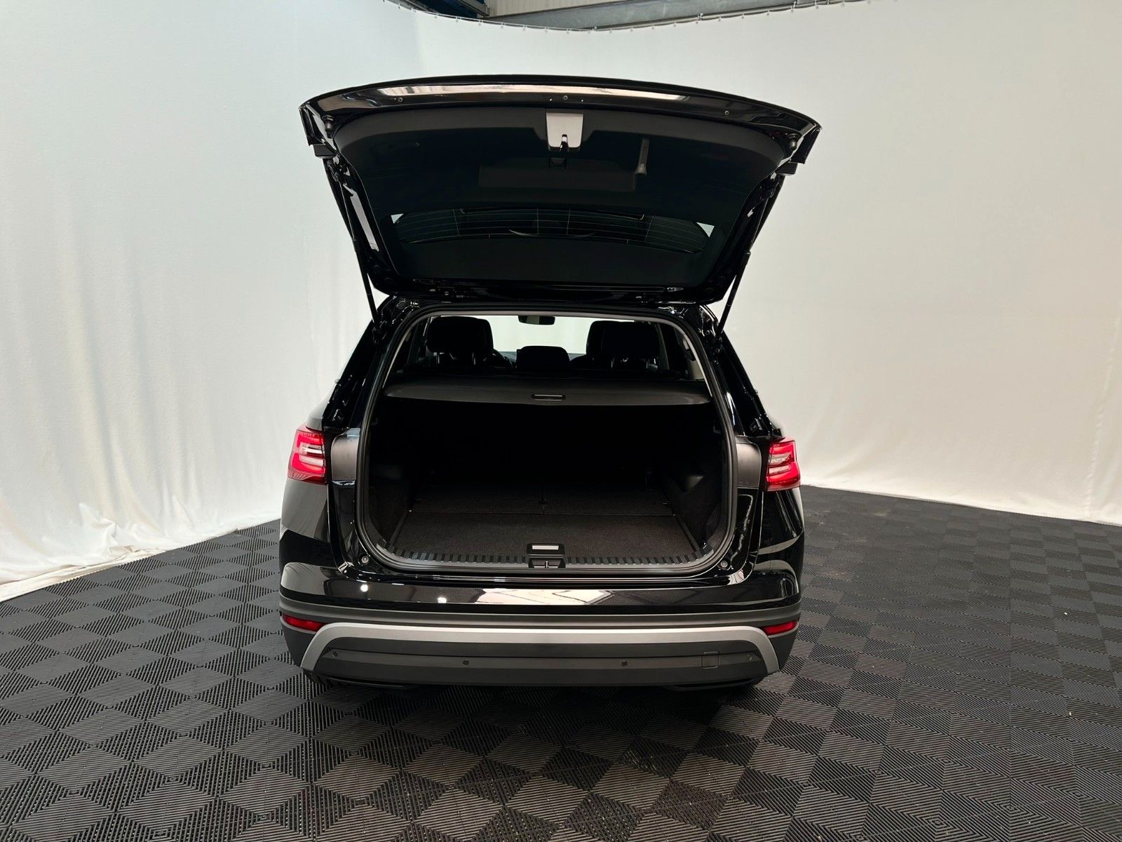 Fahrzeugabbildung SKODA Kodiaq Selection - 7Si - AHK - Navi - DSG