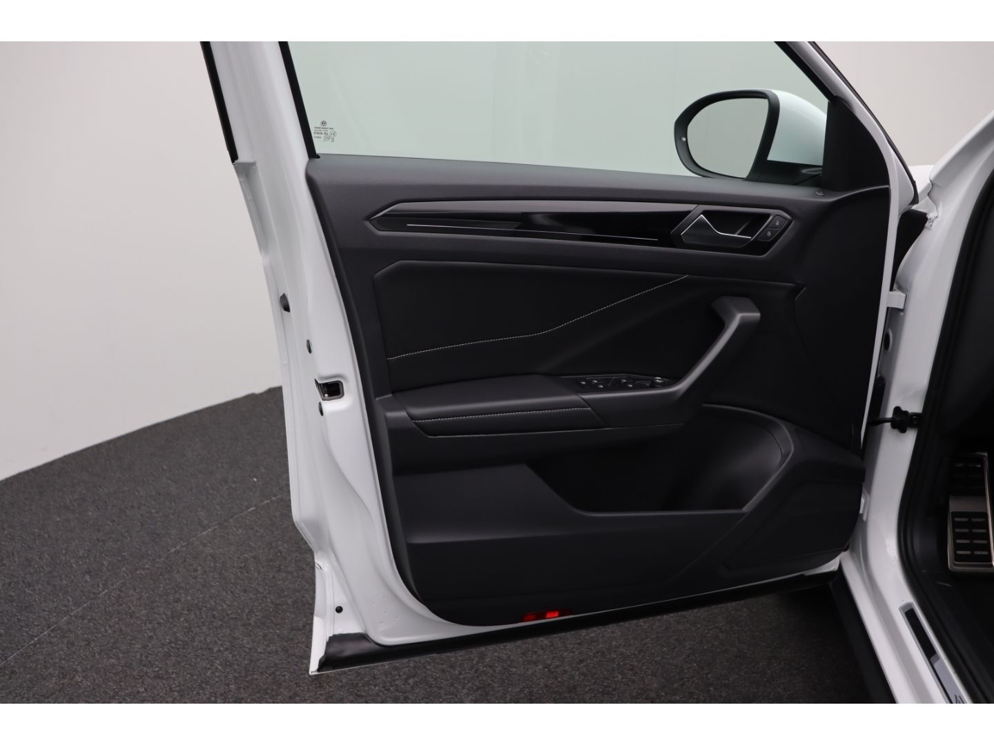 Fahrzeugabbildung Volkswagen T-Roc 1.5 R-Line ACC LED Digitales Cockpit AHK