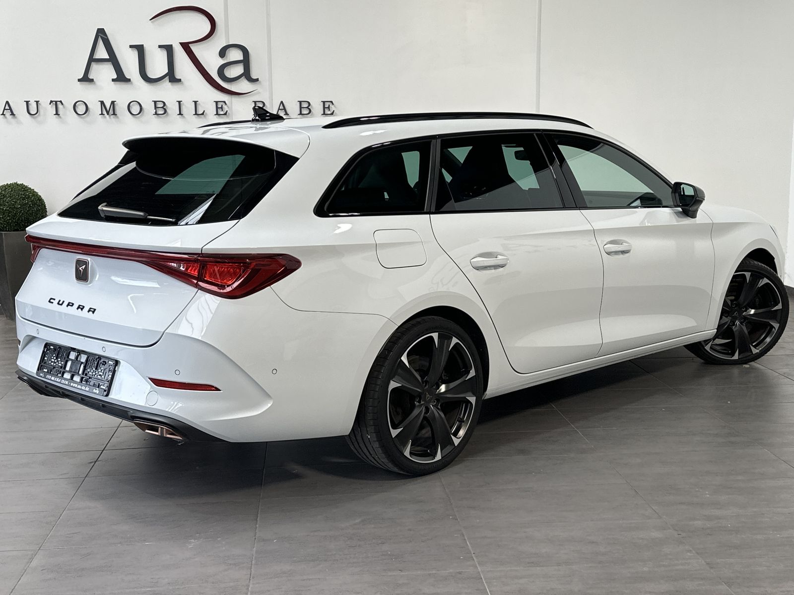 Fahrzeugabbildung CUPRA Leon SpT VZ e-Hybrid NAV+LED+AHK+KESSY+VISIONPL