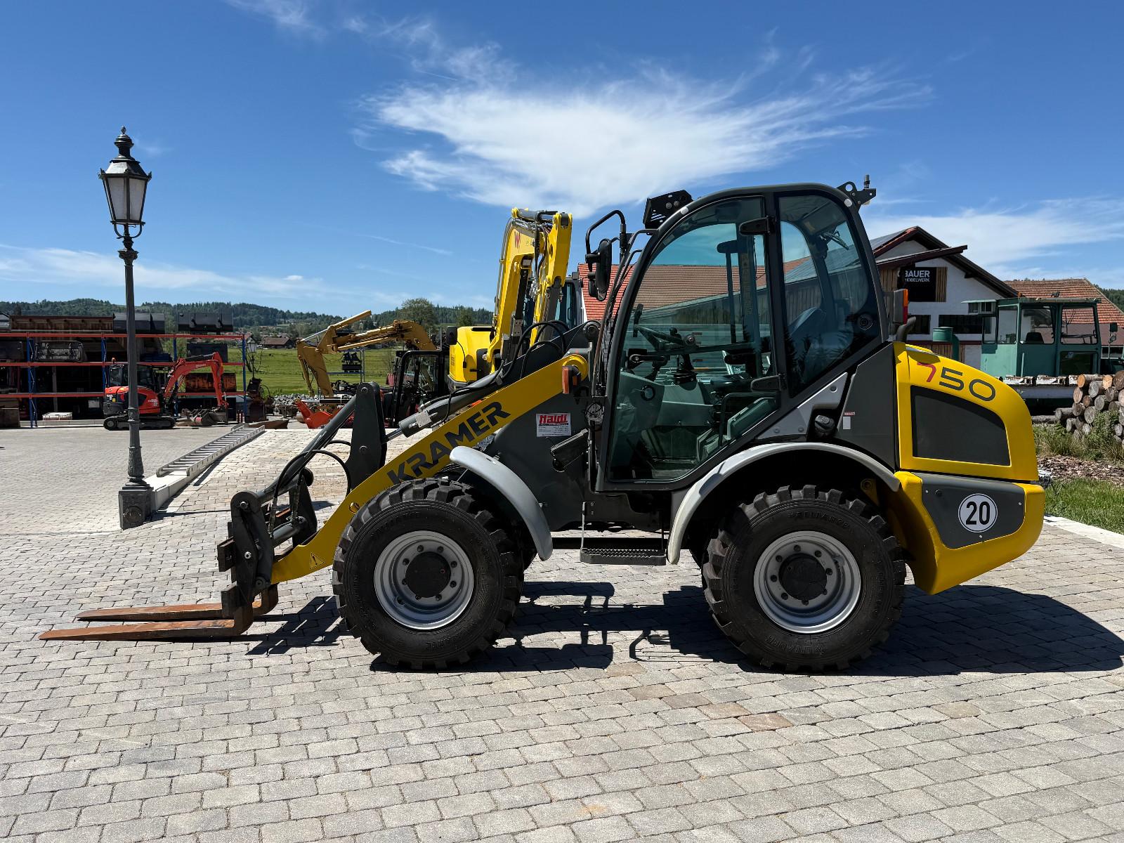 Kramer 750 mit Schaufel u. Gabel