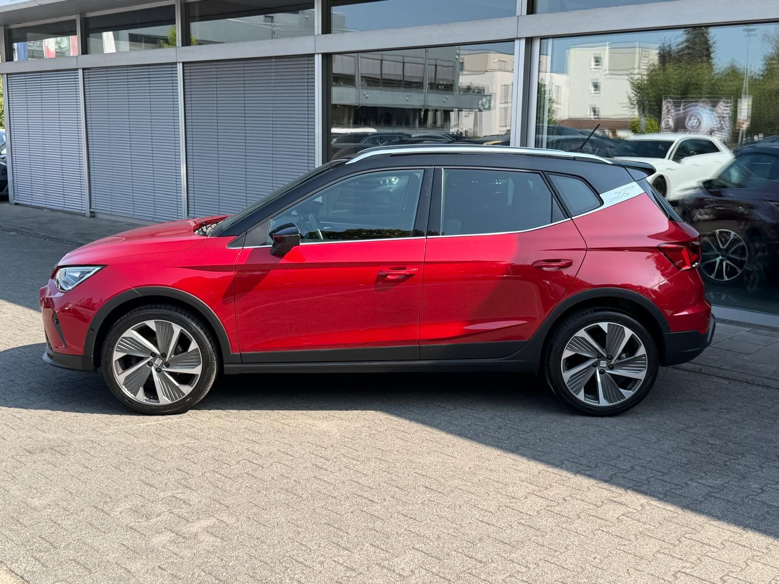 Fahrzeugabbildung SEAT Arona 1,5 TSI FR DSG >LED+NAVI+SHZ+KAM+ACC+DAB+
