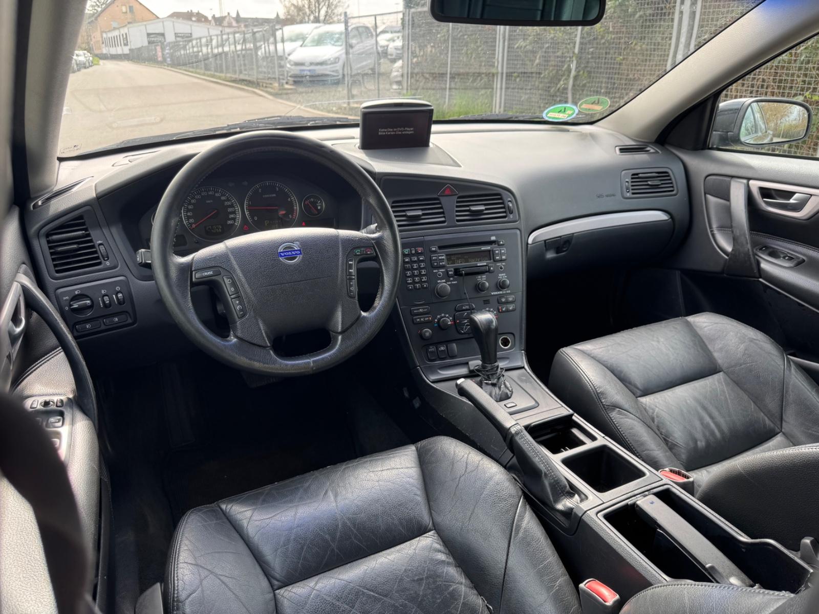 Volvo V70 2004 — photo 17