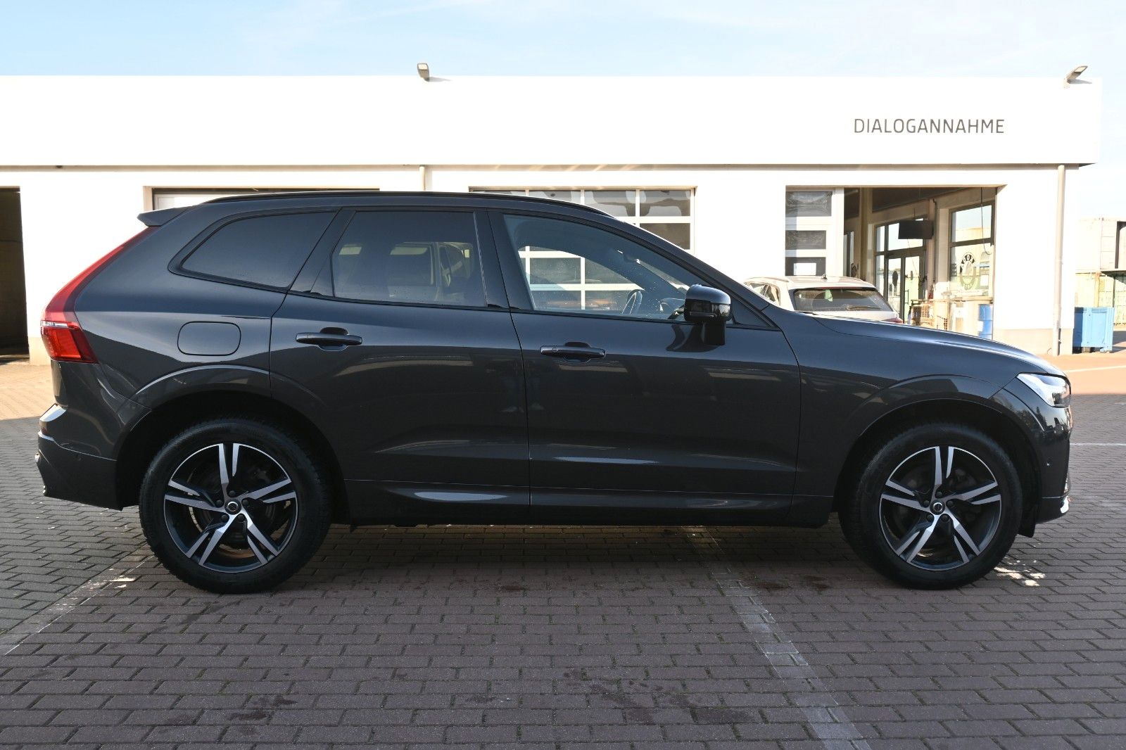 Fahrzeugabbildung Volvo XC60 T8 R-Design PHEV* AWD*AHK*NAV*ACC*PANO*