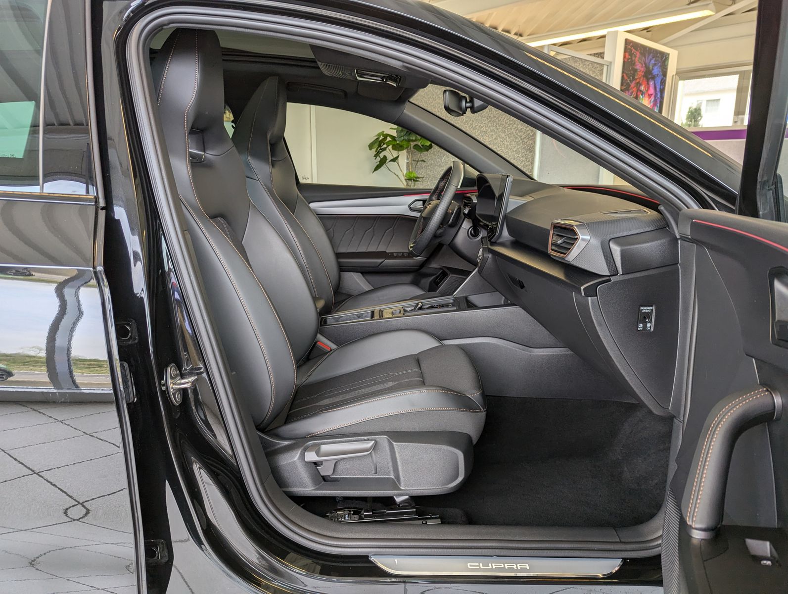 Fahrzeugabbildung CUPRA Leon 2.0 TSI VZ 4Drive Vision+ Matrix Pano ACC