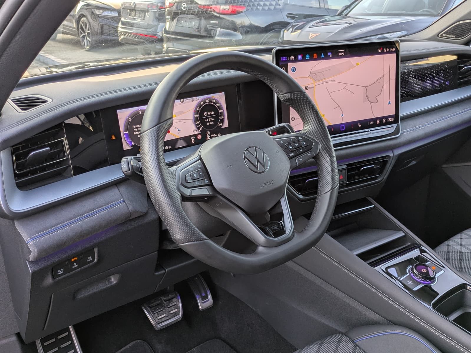 Fahrzeugabbildung Volkswagen Tayron 2.0 TDI 4M R-Line BLACK*7Si*MATRIX*PANO