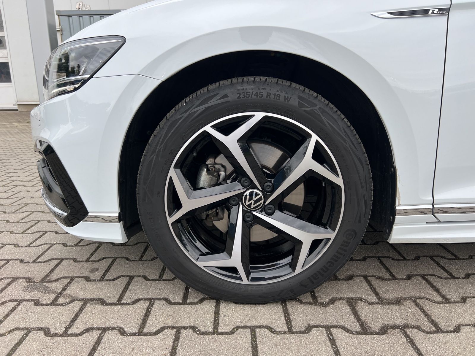 Fahrzeugabbildung Volkswagen Passat Variant R-Line Elegance TSI DSG LED ACC N