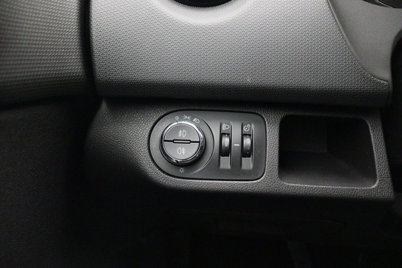 Fahrzeugabbildung Opel Meriva Active