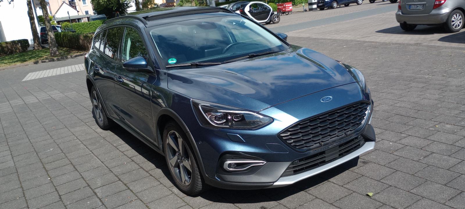 Ford Focus Kombi 134Kw Auto 1.HD Panor Rückf Navi