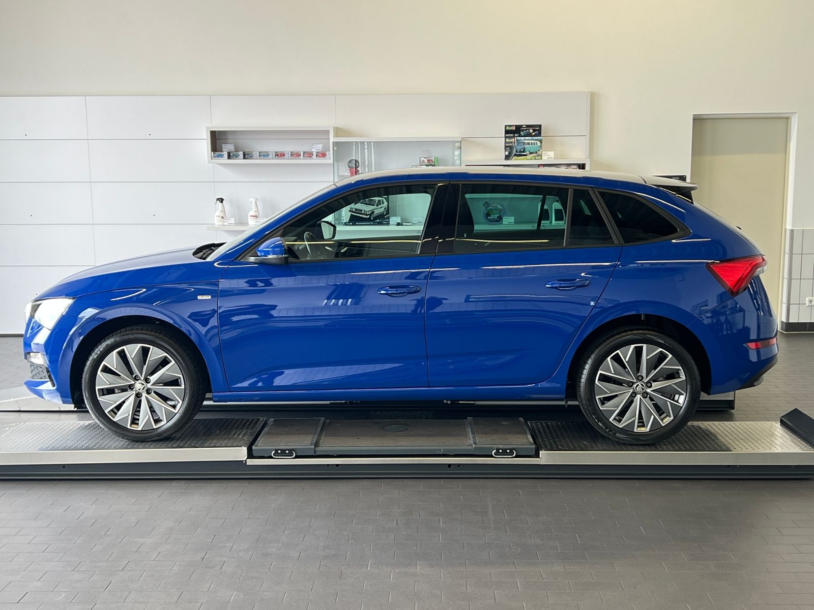 Fahrzeugabbildung SKODA Scala TOUR 1.0 TSI DSG *LED, Pano, Navi, 17"-LM*