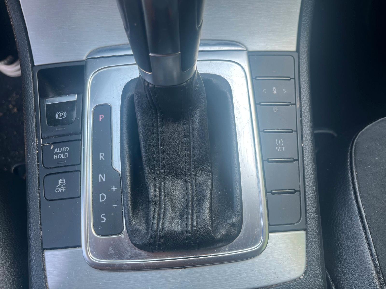 Volkswagen Passat 2012 — photo 12