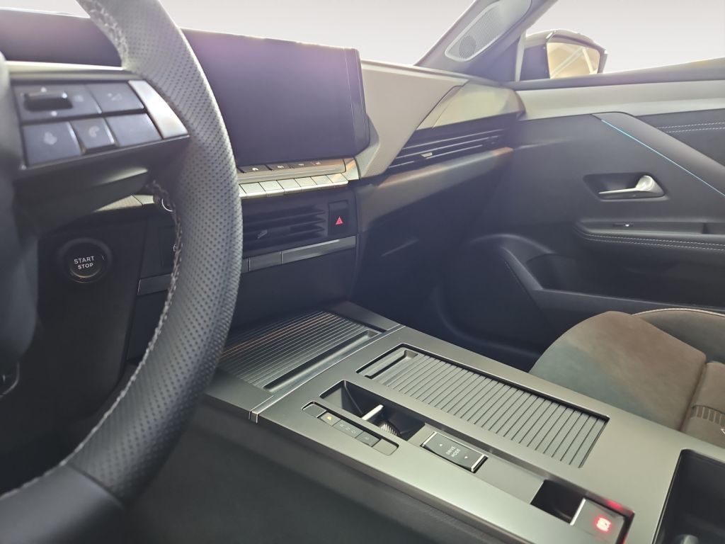 Fahrzeugabbildung Opel Astra ST Plug-In-Hybrid Ultimate AHZV