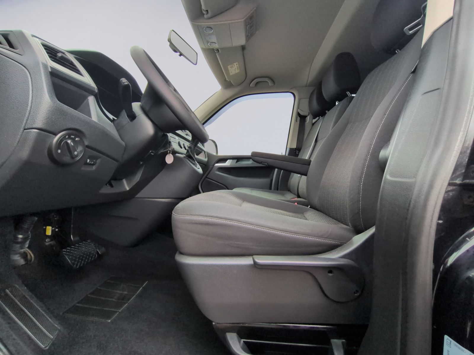 T6 Caravelle 2.0 TDI DSG NAVI+9SITZE+GRA+AHK