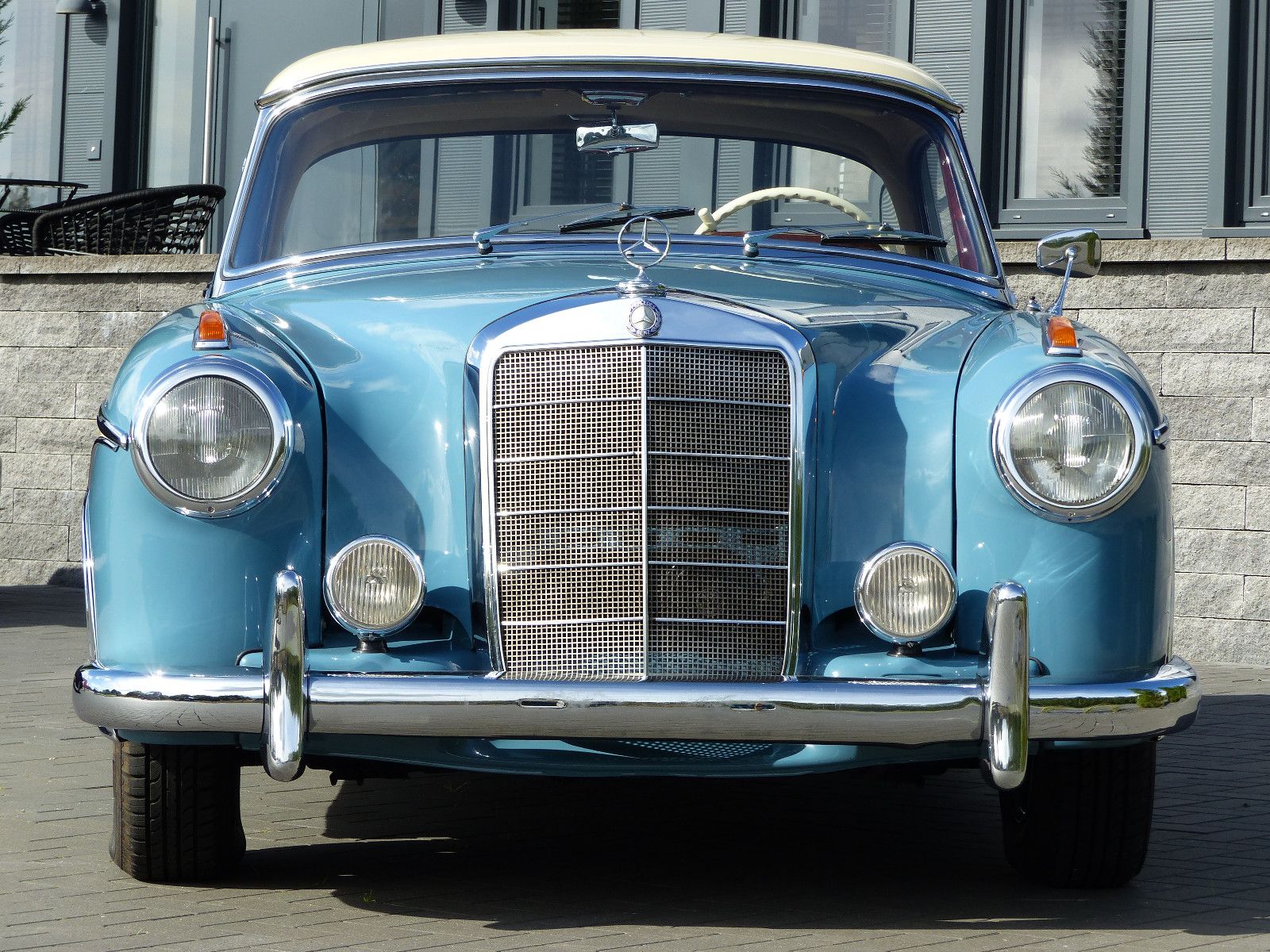 Fahrzeugabbildung Mercedes-Benz 220