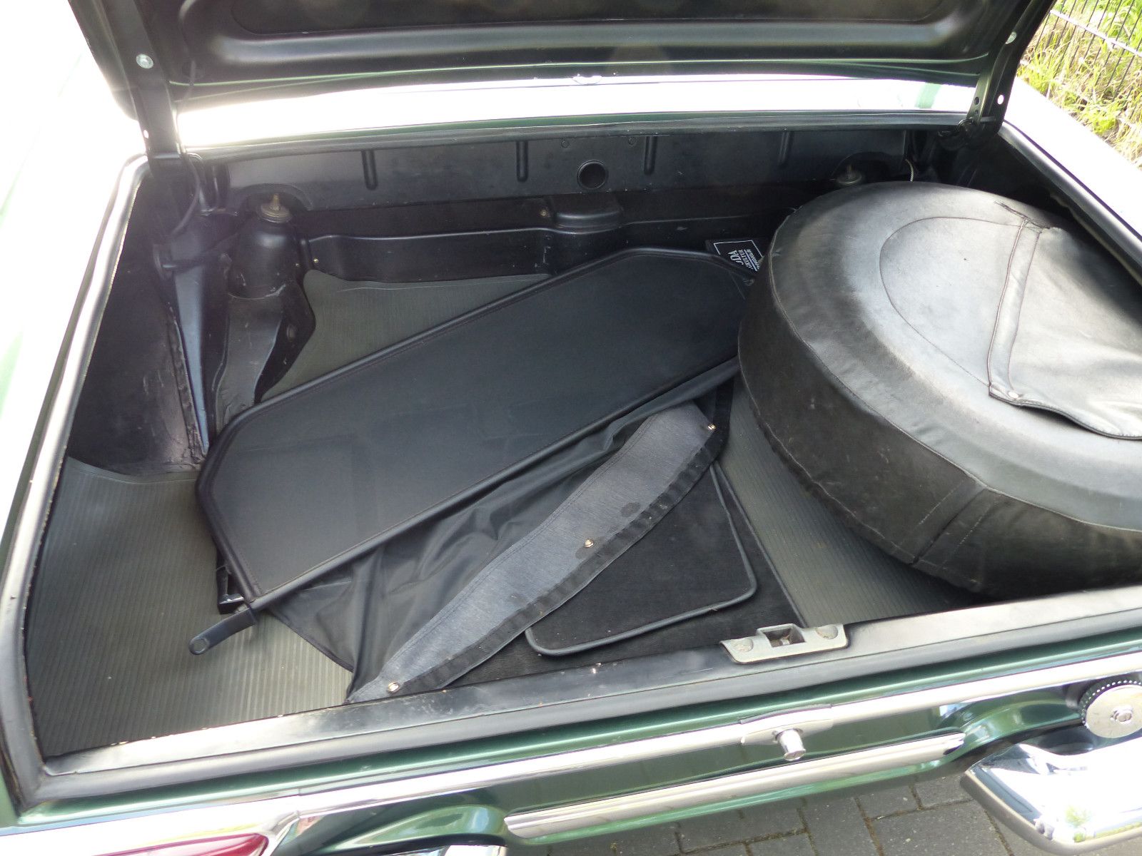 Fahrzeugabbildung Mercedes-Benz 280 SL Pagode