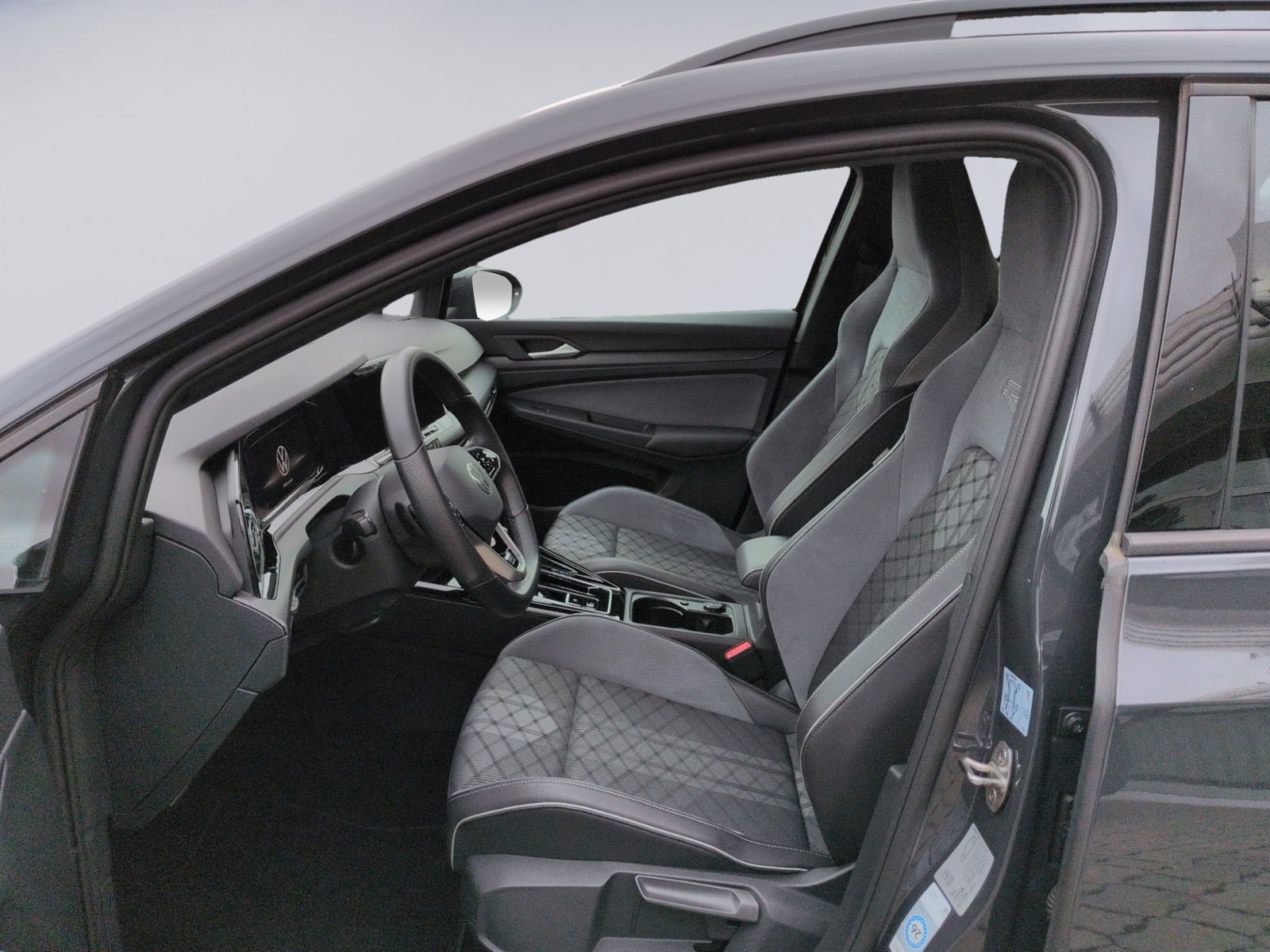 Golf VIII Variant 1.5 eTSI DSG R Line KAMERA
