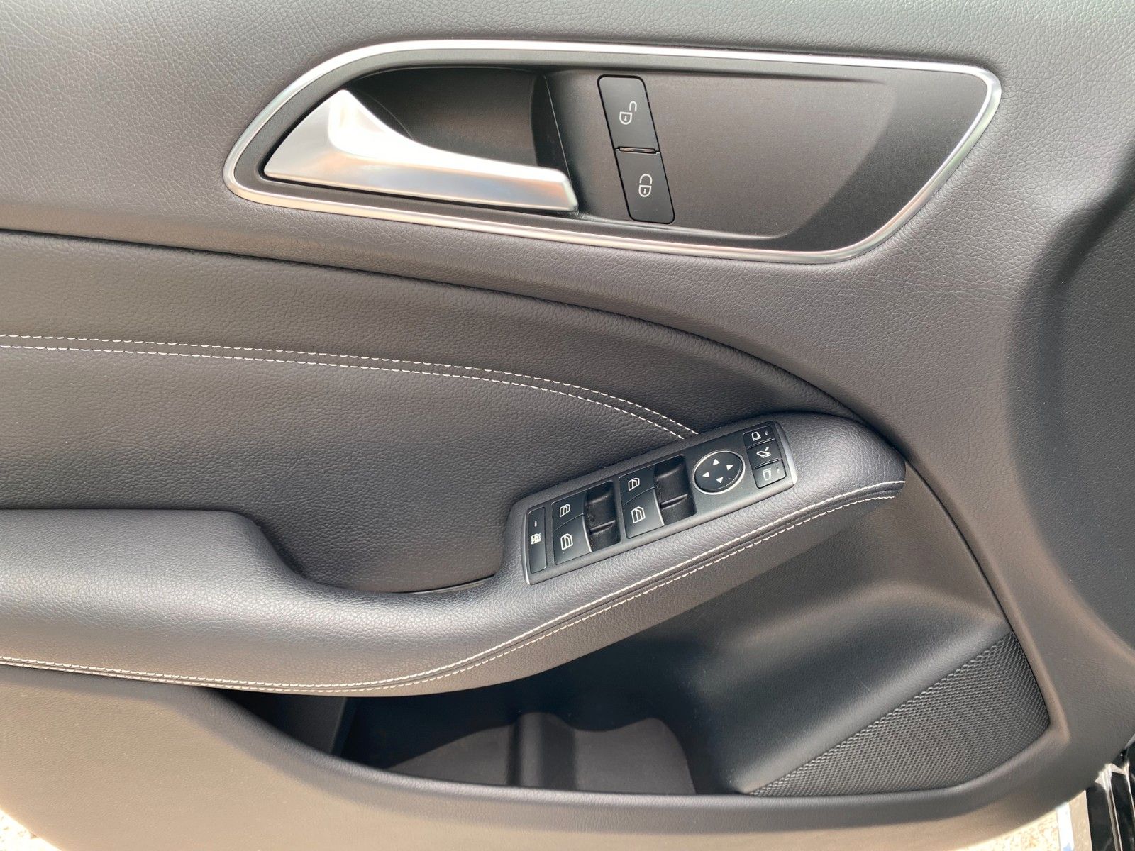 Fahrzeugabbildung Mercedes-Benz B 200 AMG+Leder+RKamera+Ambiente+Sondermodell