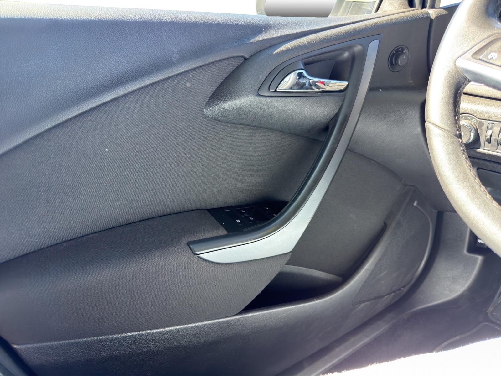Opel Astra 2014 — photo 14