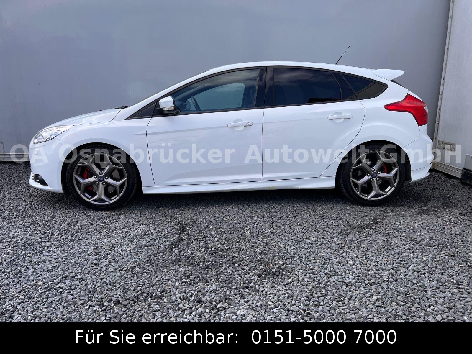 Ford Focus ST 2.o 250PS RECARO-Sitze SHZ Bi-Xenon