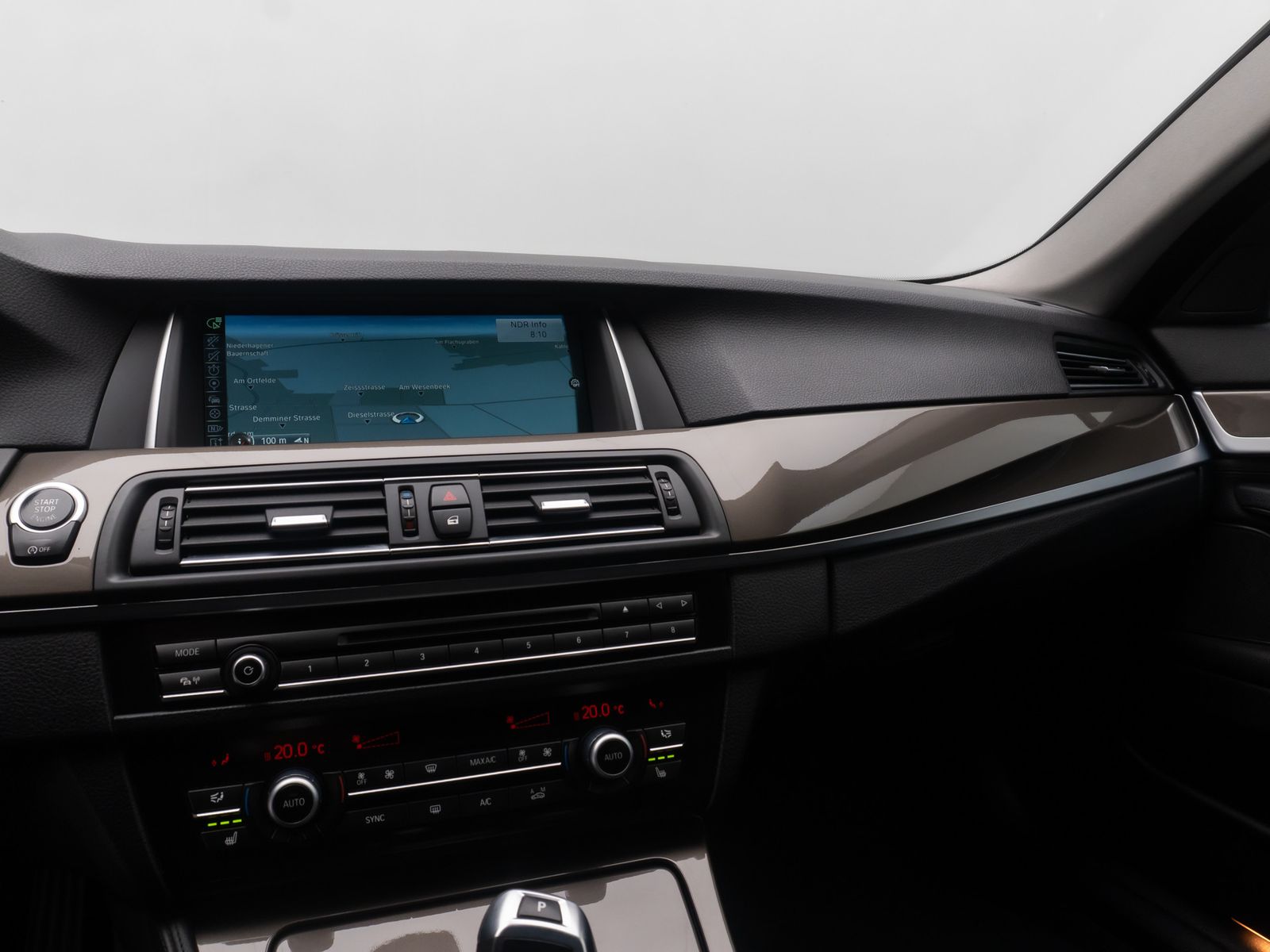 Fahrzeugabbildung BMW 530d xD Modern Line AHK HUD HiFi Leder Standheiz