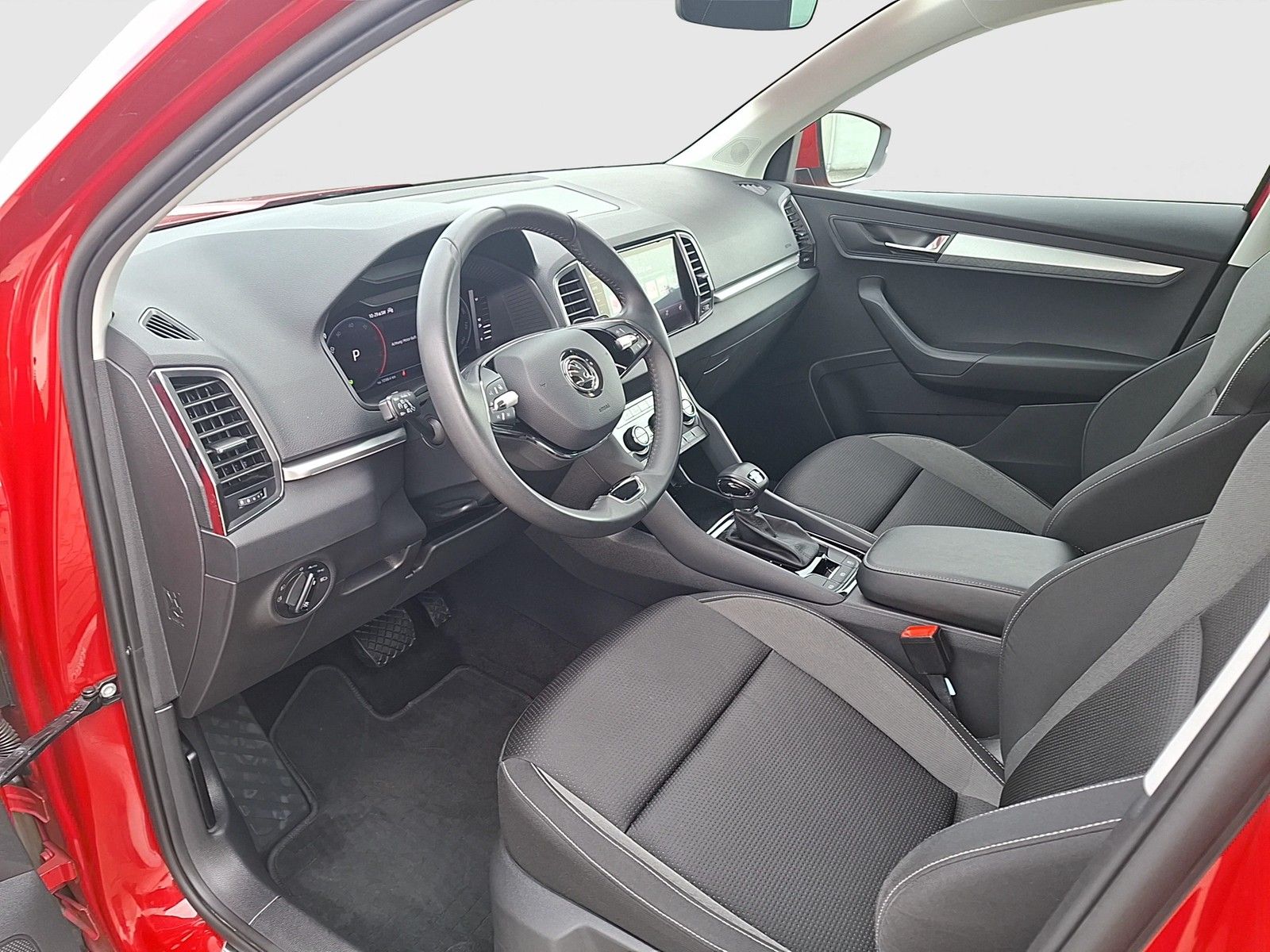 Fahrzeugabbildung SKODA Karoq TDI Tour 4x4 DSG LED AHK Navi GRA RFK SH