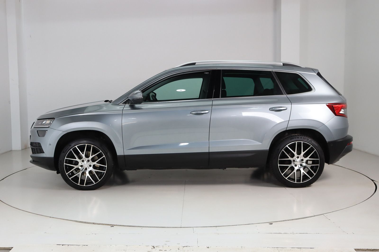 Fahrzeugabbildung SKODA Karoq 4x4 Memory * Navi * DSG * LED * AHK