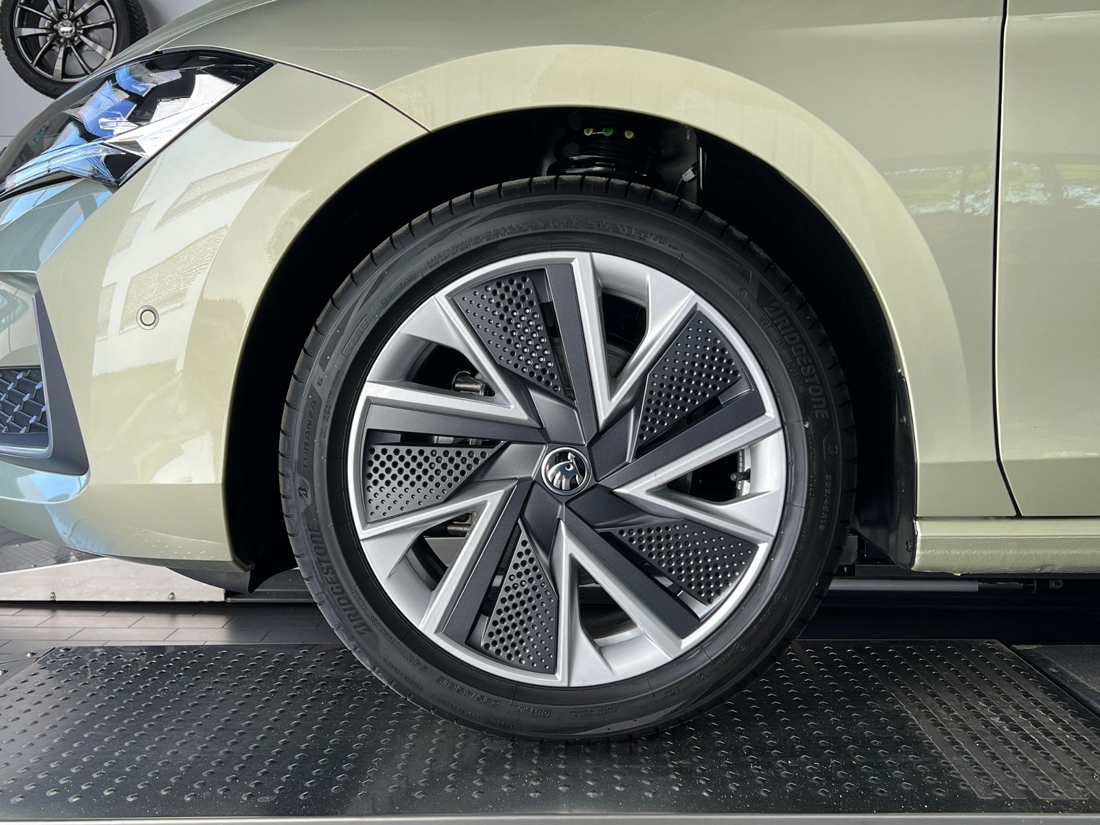 Fahrzeugabbildung SKODA Superb Combi Selection 1.5 TSI mHEV DSG *AHK, Ar