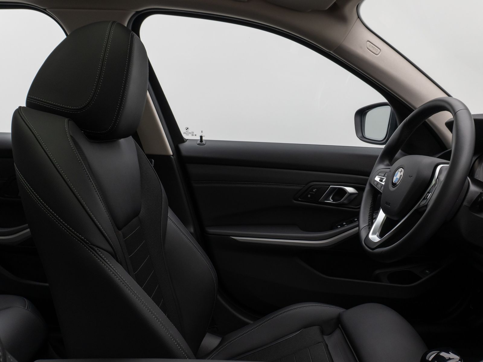 Fahrzeugabbildung BMW 318i GeschwindigReg DAB Alarm Kamera Sportsitz
