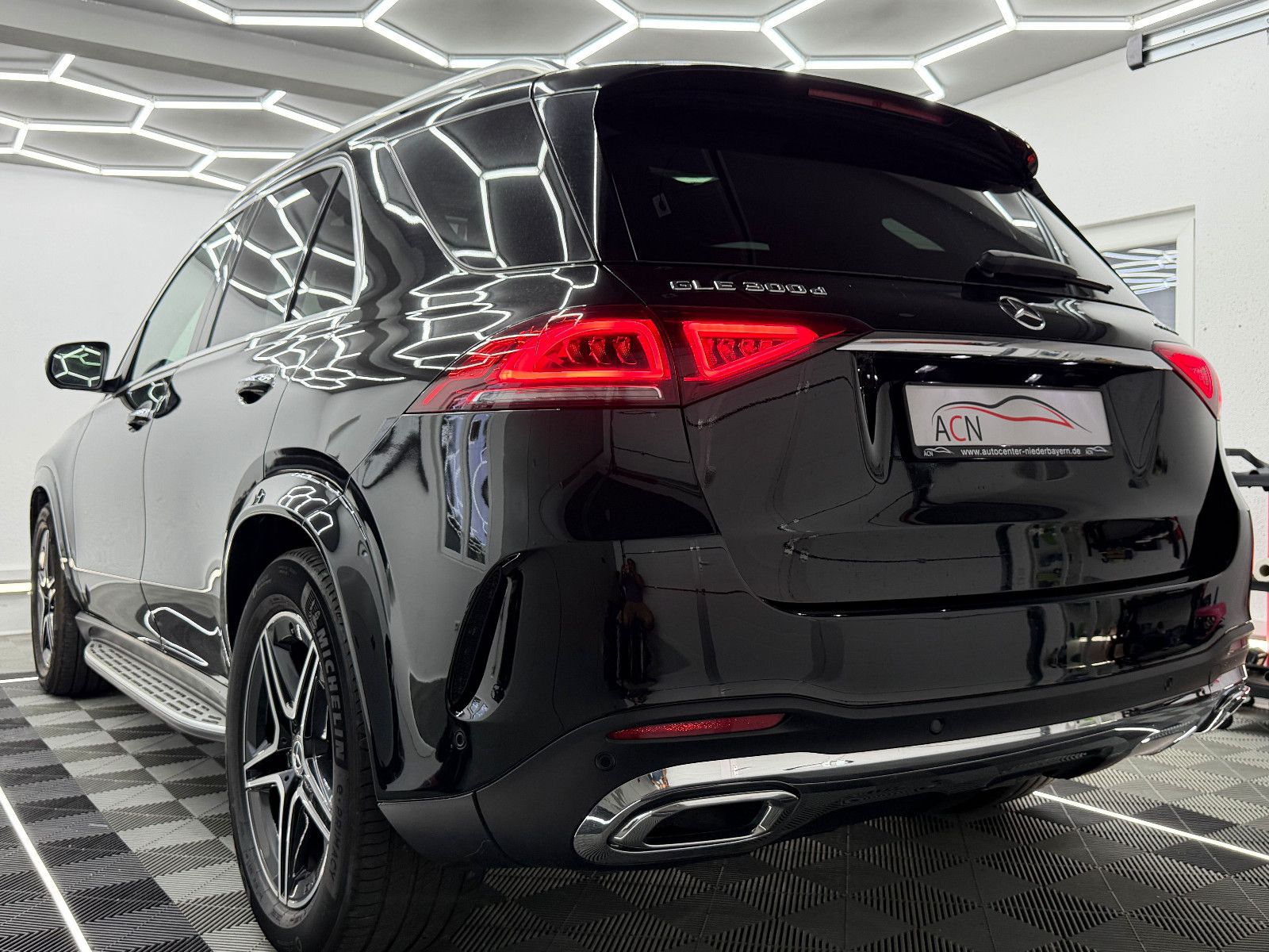 Fahrzeugabbildung Mercedes-Benz GLE 300 d 4MATIC AMG-LINE/PANO/BURMESTER/7-SITZ