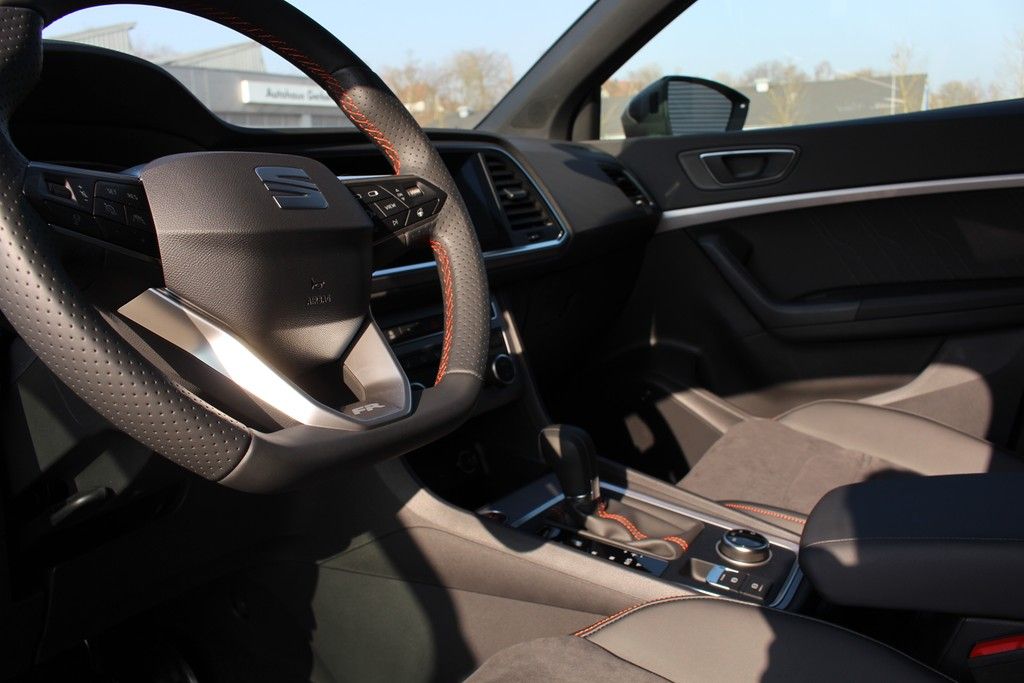 Fahrzeugabbildung SEAT Ateca 2.0 TDI DSG FR