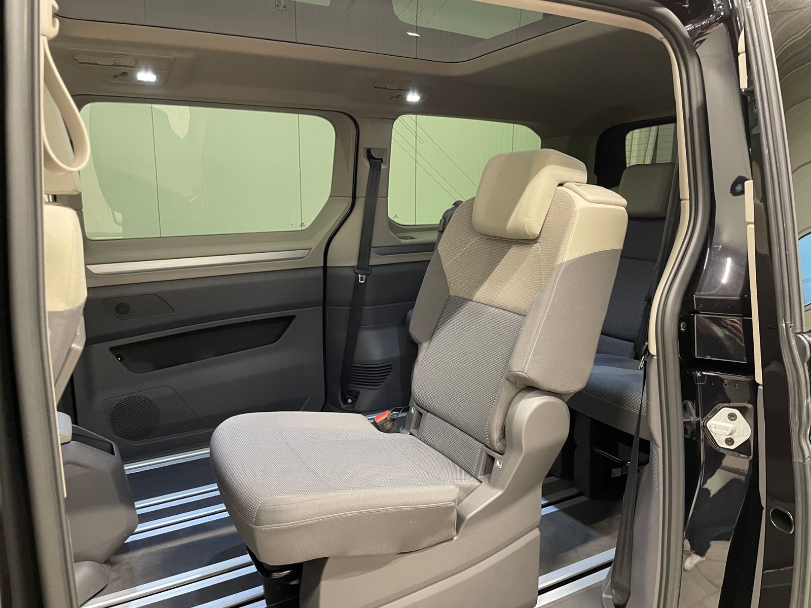 T7 Multivan Life LR 2.0 TDI MATRIX-LED PANO ACC