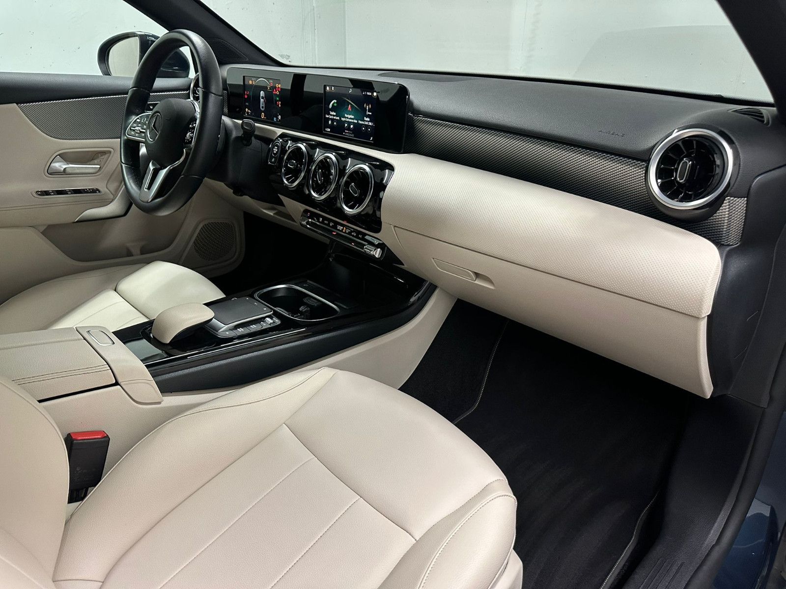 Fahrzeugabbildung Mercedes-Benz A 180 d Limousine *Progressive*NAVI*AHK*LEDER*