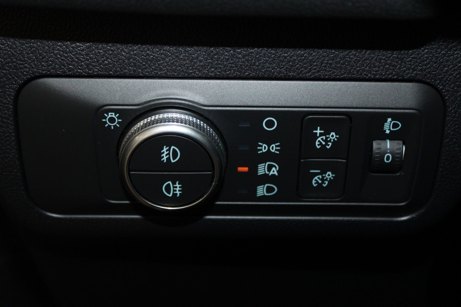 Fahrzeugabbildung Ford Kuga Titanium X Automatik LED Pano STDHZ WinterP