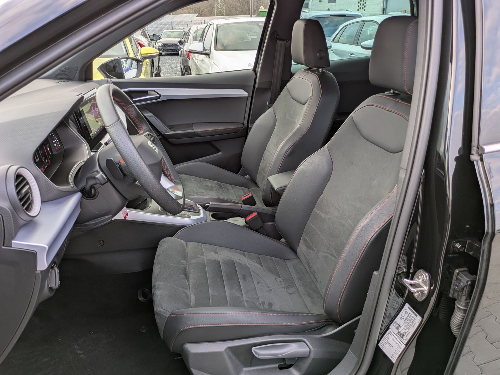 Fahrzeugabbildung SEAT Arona 1.5 TSI FR DSG AHK*ACC*LED*APP*DAB*KAMERA