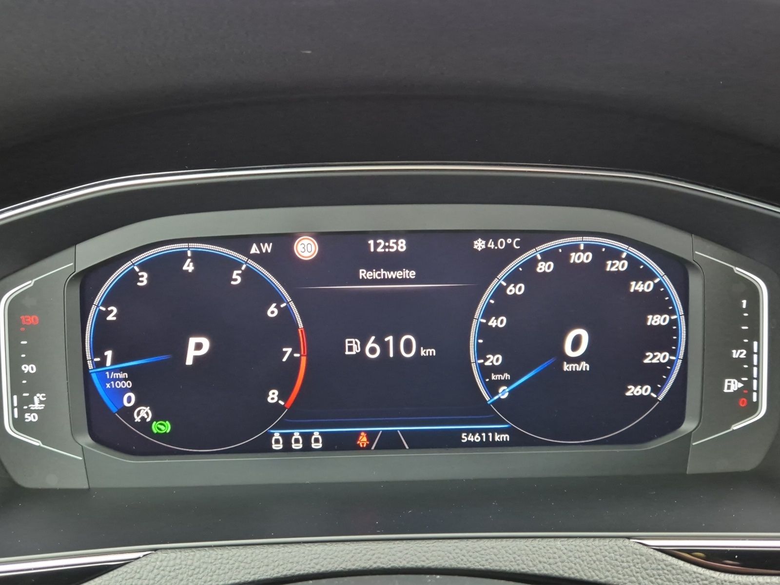 Fahrzeugabbildung Volkswagen Passat Variant TSI R-Line DSG Matrix Navi AID AC