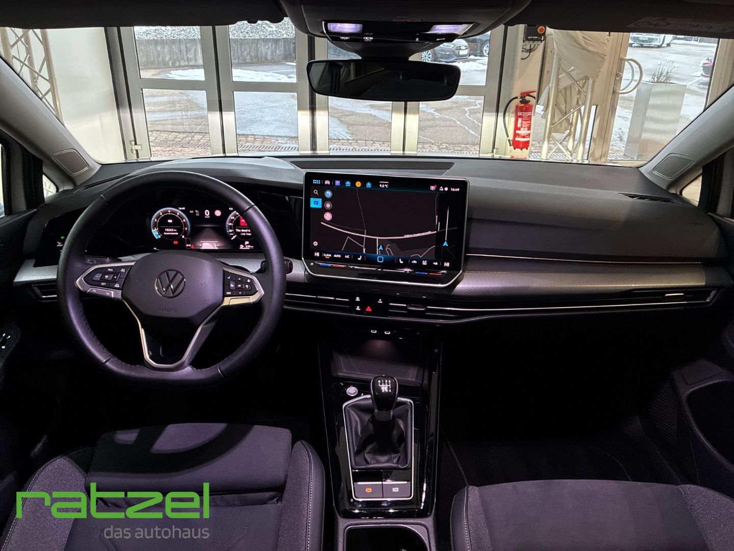 Fahrzeugabbildung Volkswagen Golf VIII 1.5 TSI Style HUD AHK Navi Memory Kame