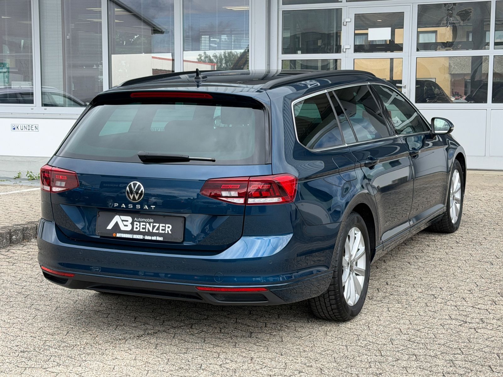 Fahrzeugabbildung Volkswagen Passat Business/AHK/Pano/LED/R-Cam/CarPlay/NAVI