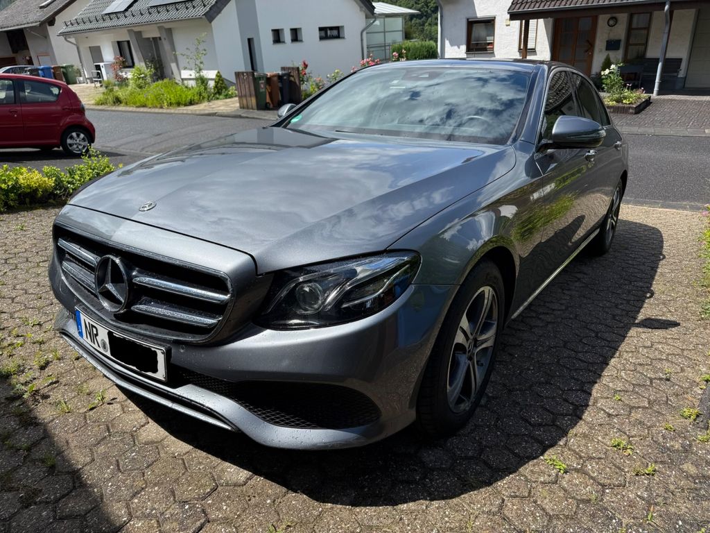 Image of Mercedes-Benz E 220