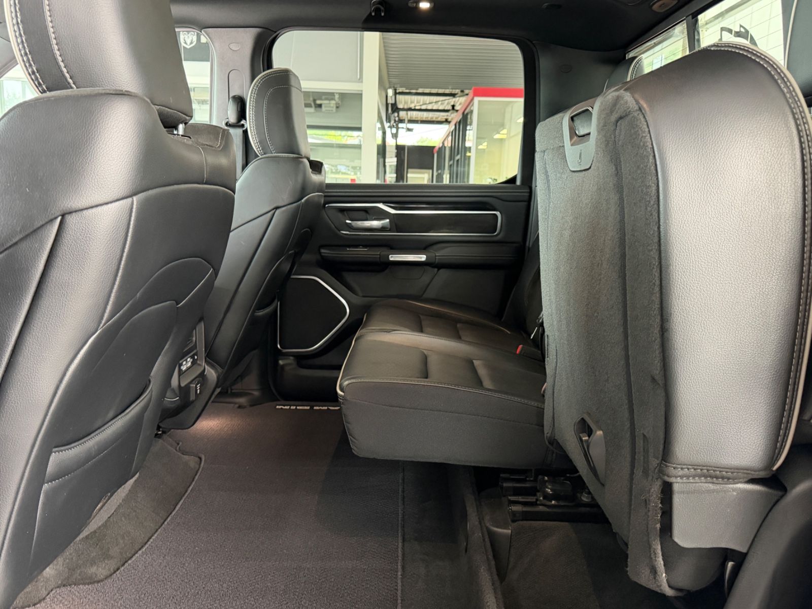 Fahrzeugabbildung Dodge RAM 1500 5,7 Laramie NIGHT LPG Luft RamBox