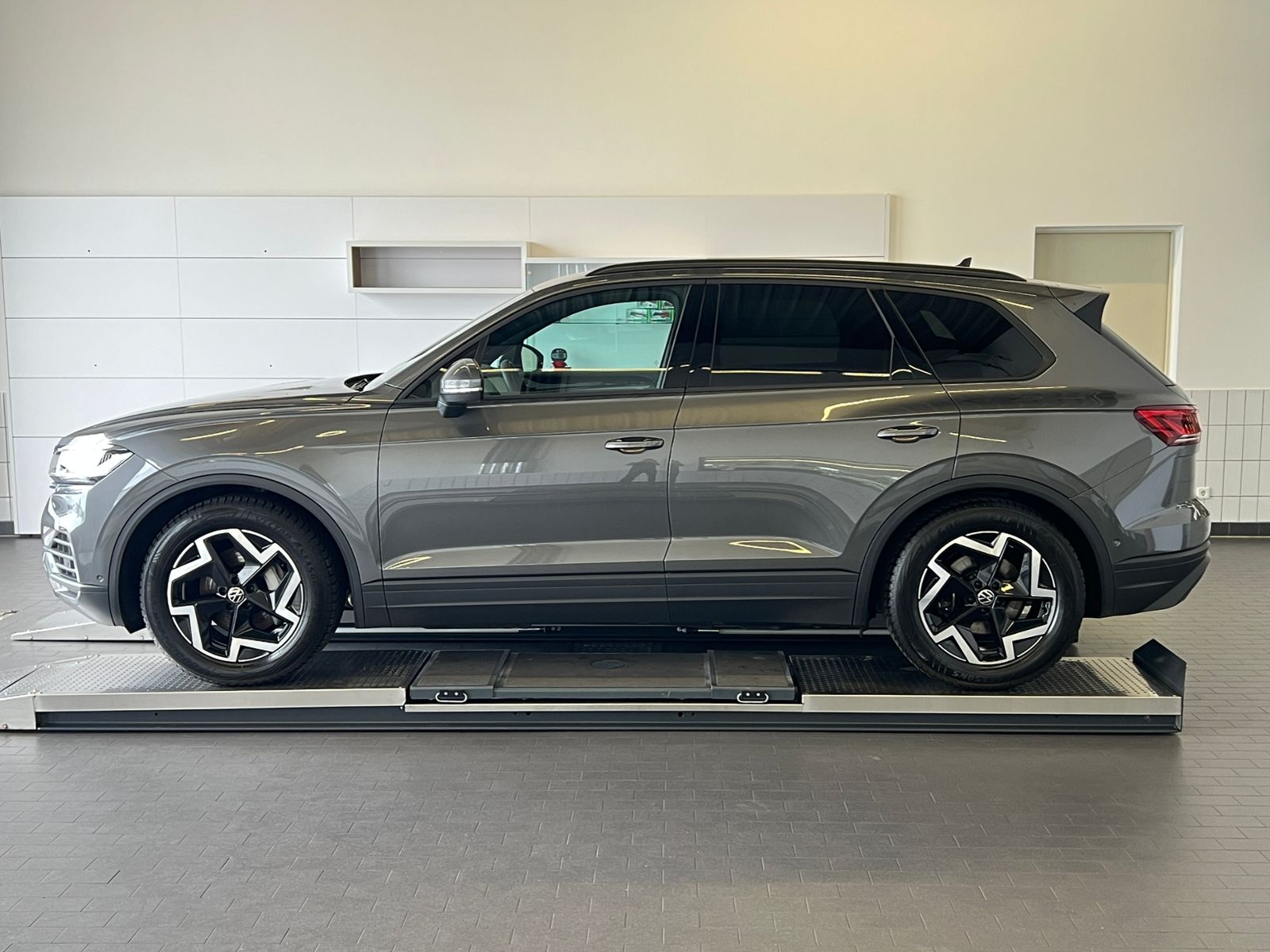 Fahrzeugabbildung Volkswagen Touareg 3.0 TDI 4MOTION *AHK,Luft,Leder,ACC,Kame