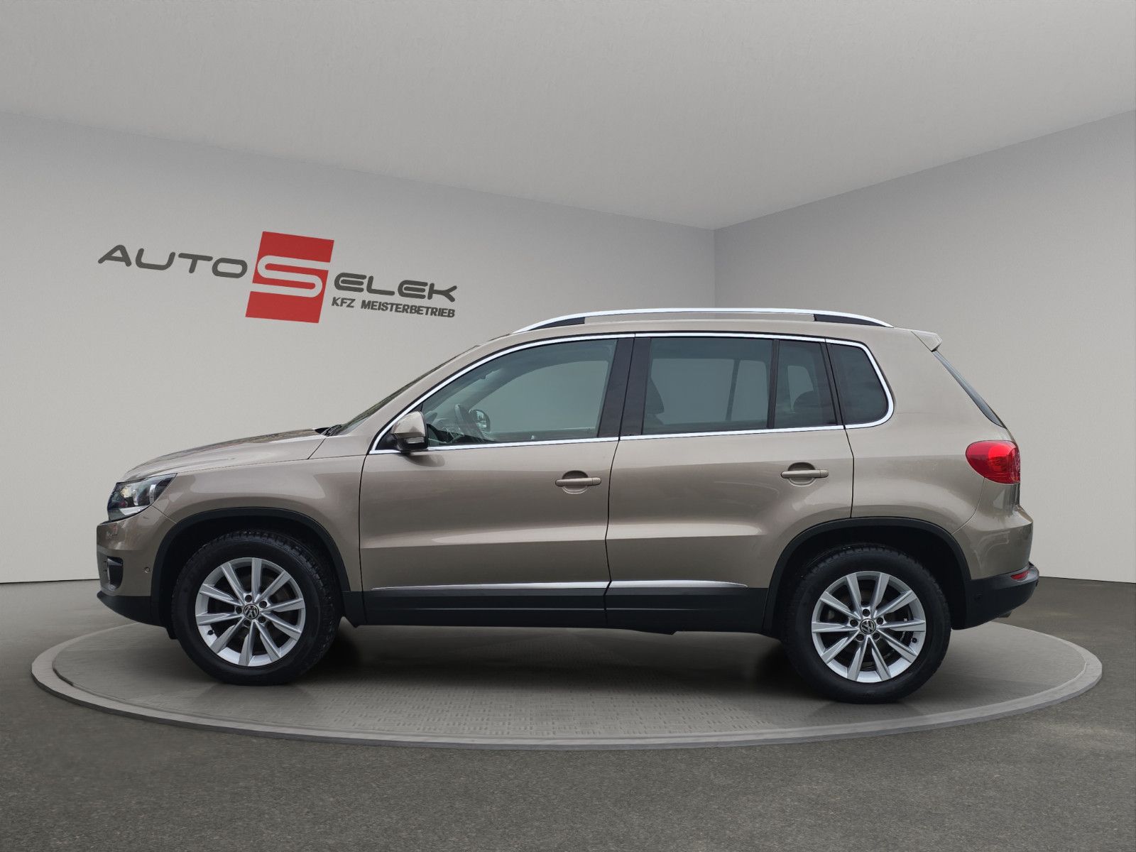 Fahrzeugabbildung Volkswagen Tiguan Sport & Style 4Motion+1.HAND+AUTOMATIK