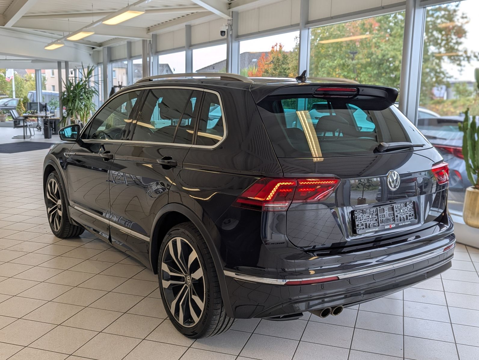 VW Tiguan 2.0 TDI DSG 4M 2x R-Line Pano HUD AHK 20" - Image 5