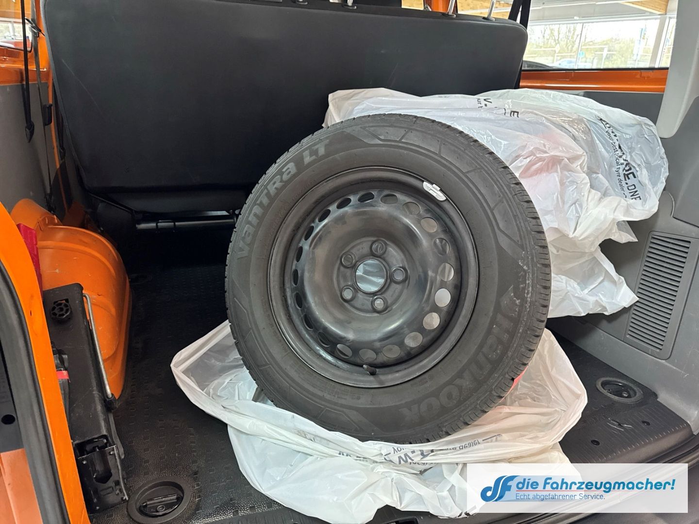 Fahrzeugabbildung Volkswagen Transporter T6.1 Kombi lang FWD DAB Notbremsass